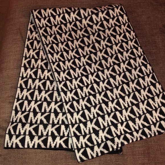 MICHAEL Michael Kors Accessories - Michael Kors Black and White logo infinity scarf